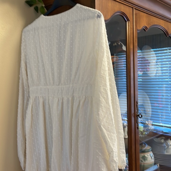 Boho cream long sleeves very flattering line.  Large fits like a medium NEW - Picture 7 of 7